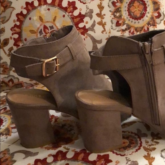 Shoes - Picture 3 of 5